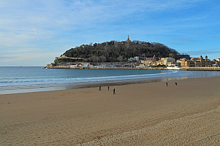 Legendární pláž La Concha v San Sebastian (Španělsko)