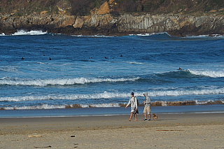 Pláž Zurriola hondartza v San Sebastian (Španělsko)