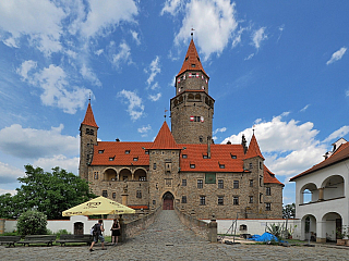 Hrad Bouzov – romantická gotika na Moravě