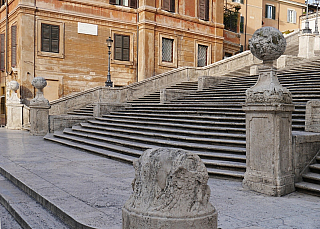 Španělské schody (Cordonata) v Římě (Itálie)