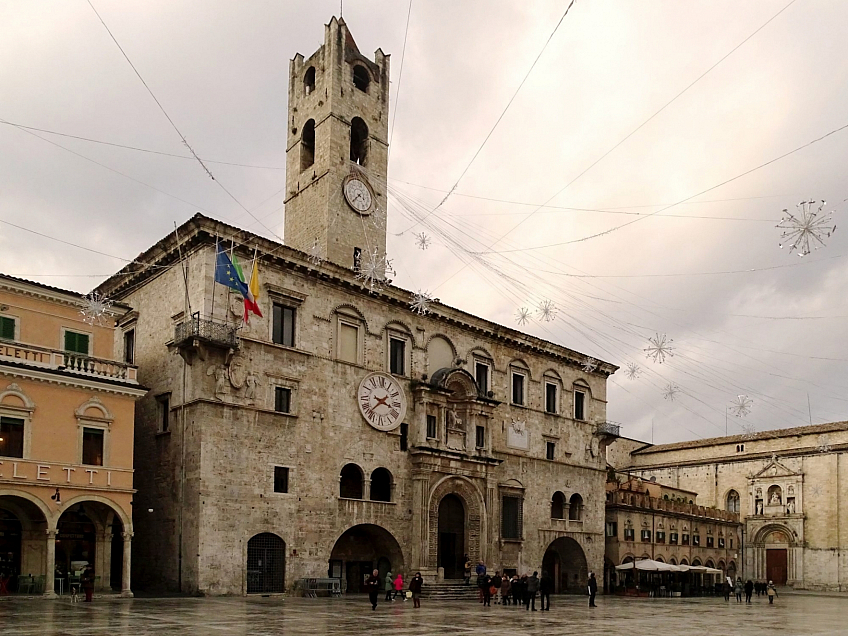 Kapitánský palác v Ascoli Piceno (Itálie)