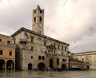 Kapitánský palác v Ascoli Piceno (Itálie)