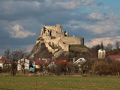 Zřícenina hradu Beckov (Slovensko)