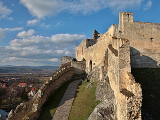 Zřícenina hradu Beckov (Slovensko)