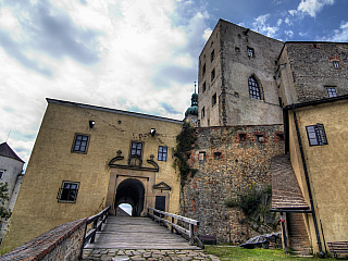 Nejkrásnější moravské hrady – zavítejte na Bouzov, Pernštejn nebo Veveří