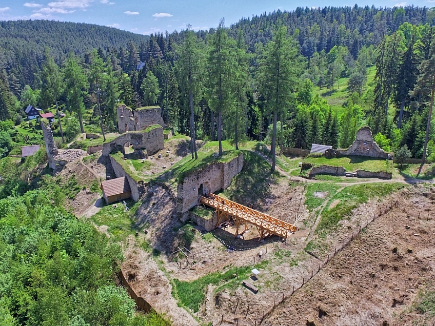 Zřícenina hradu Pořešín (Česká republika) - Photo by Martin Kunzendorfer