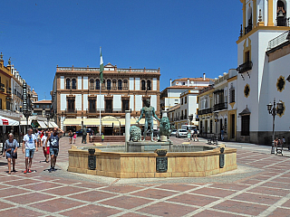 Ronda – město v Andalusii vybudované nad skalní roklí