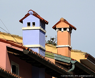 Barevné komíny Caorle (Itálie)