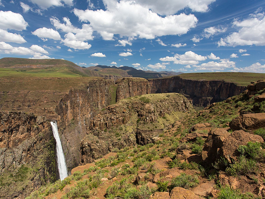 Horská krajina s vodopádem (Lesotho)