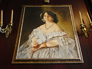 Majitelka pivovaru se nachala namalovat v historické podobě