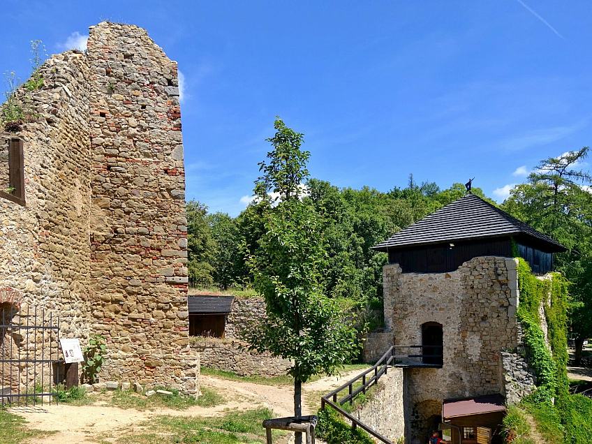 Zřícenina hradu Lukov u Zlína (Česká republika)