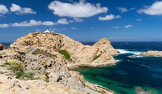 Skalnaté pobřeží na Korsice