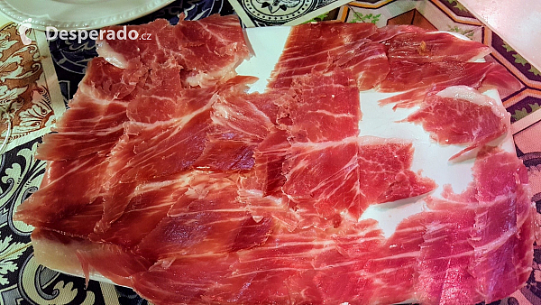 Jamón Iberico v madridské restauraci (Španělsko)