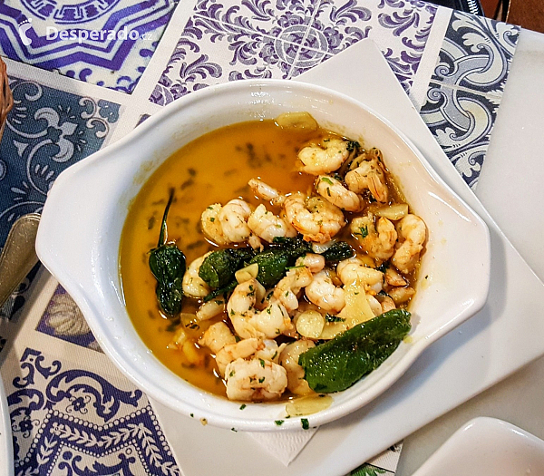 Krevety s papričkami v madridské restauraci (Španělsko)