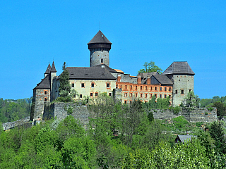 Romanticky vyhlížející hrad Sovinec