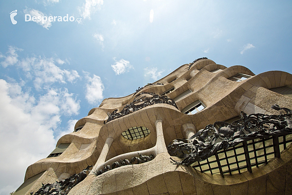 La Pedrera (Casa Mila) v Barceloně (Španělsko)