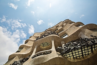 La Pedrera (Casa Mila) v Barceloně (Španělsko)