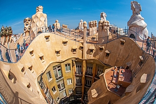 La Pedrera (Casa Mila) v Barceloně (Španělsko)