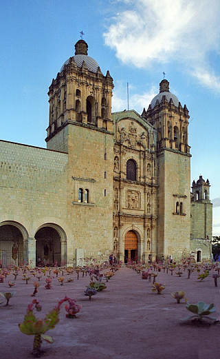 Katedrála Nanebevzetí Panny Marie v Oaxaca de Juaréz (Mexiko)