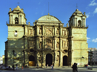 Katedrála Nanebevzetí Panny Marie v Oaxaca de Juaréz (Mexiko)