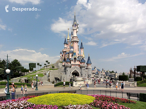 Disneyland Park v Paříži (Francie)