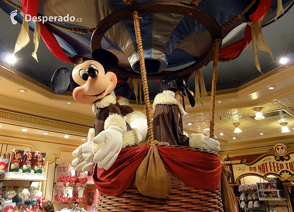 Disneyland Park v Paříži (Francie)
