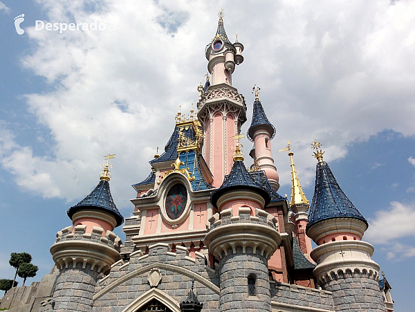 Disneyland Park v Paříži (Francie)
