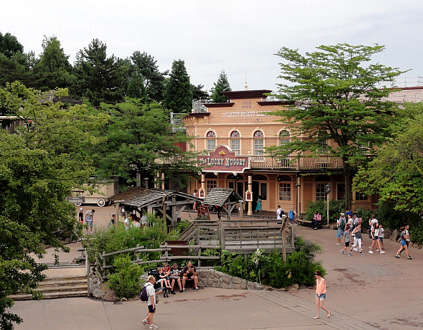 Disneyland Park v Paříži (Francie)