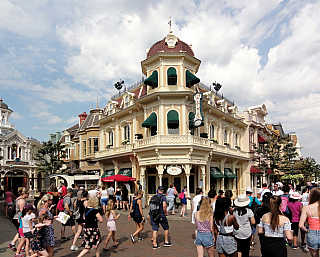 Disneyland Park v Paříži (Francie)