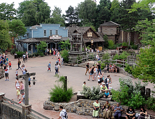 Disneyland Park v Paříži (Francie)