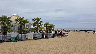 Písečná pláž v Lido di Jesolo (Itálie)