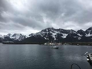 Øksfjord - naše poslední přestupní stanice na cestě do Bergsfjordu  (Norsko)