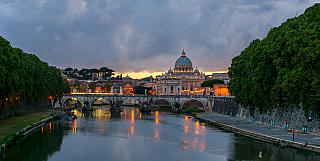 Andělský hrad a Ponte Sant Angelo v Římě (Itálie)