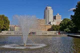 Plaza de Espaňa v Madridu (Španělsko)