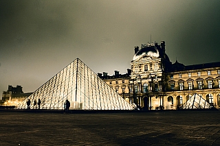Museé du Louvre v Paříži (Francie)