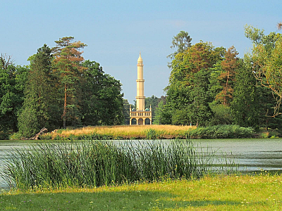 Minaret v Lednickém zámeckém parku (Česká republika)