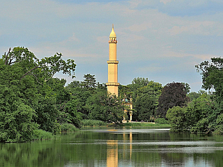 Minaret na jihu Moravy je unikátní ukázkou maurské architektury