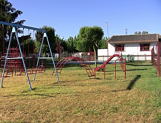 Dětské hřiště a houpačky v campingu Pico Verde (Španělsko)