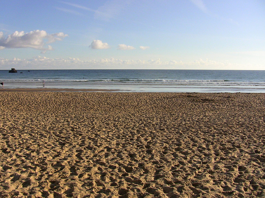 Písečná pláž v Camping Playa Joyel u městečka Noja (Španělsko)