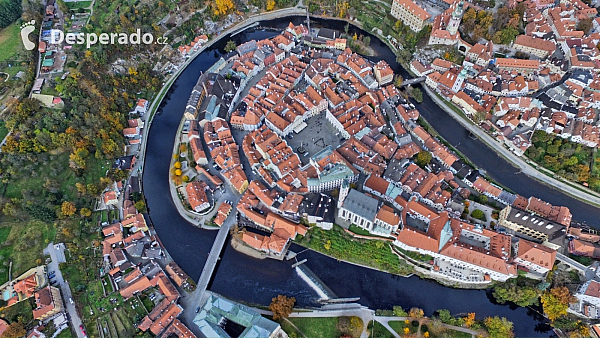 Český Krumlov a řeka Vltava (Česká republika) - Photo by Martin Kunzendorfer