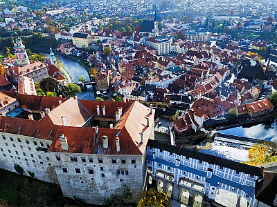 Hrad Český Krumlov a plášťový most (Česká republika) - Photo by Martin Kunzendorfer