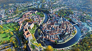 Český Krumlov a řeka Vltava (Česká republika) - Photo by Martin Kunzendorfer