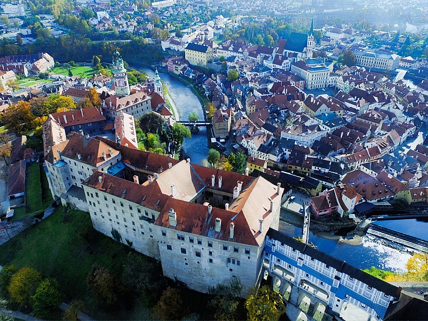 Hrad Český Krumlov a řeka Vltava (Česká republika) - Photo by Martin Kunzendorfer