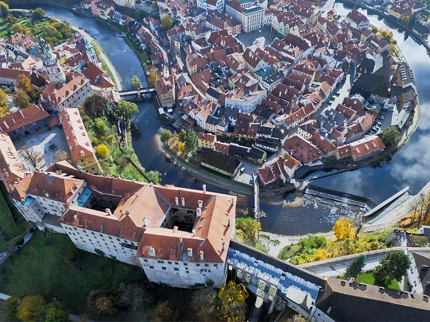 Hrad Český Krumlov a řeka Vltava (Česká republika) - Photo by Martin Kunzendorfer