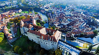Hrad Český Krumlov a řeka Vltava (Česká republika) - Photo by Martin Kunzendorfer