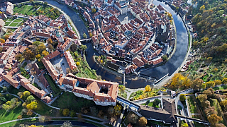 Hrad Český Krumlov a řeka Vltava (Česká republika) - Photo by Martin Kunzendorfer