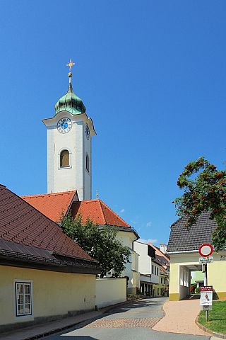 Kostel Sankt Michael ve Feldkirchen in Kärnten (Rakousko)