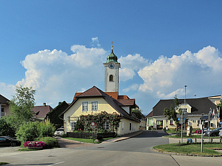Kostel Sankt Michael ve Feldkirchen in Kärnten (Rakousko)