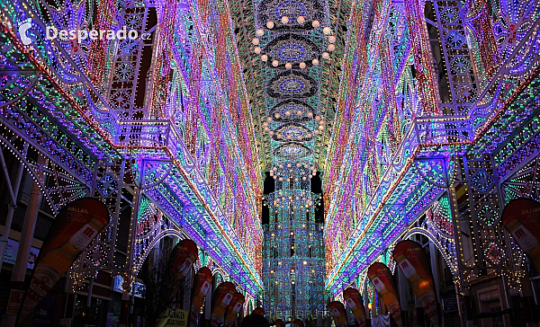Valencie - výzdoba během svátku Las Fallas (Valencijské společenství - Španělsko)