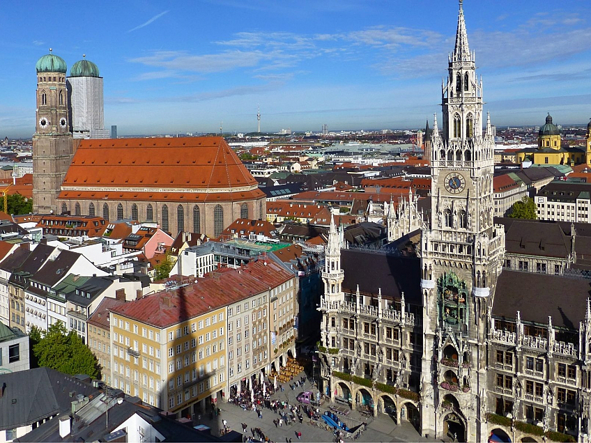 Náměstí Marienplatz s radnicí v Mnichově (Německo)